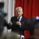 05.05.2018 Stadnicka Wola. Marszałek Senatu Stanisław Karczewski podczas spotkania z mieszkańcami / Jarosław Kubalski / Radio Kielce