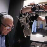 15.05.2018 Radio Kielce. Nagranie odcinków słuchowiska „Maszerują strzelcy, maszerują…”. Aktor Jerzy Trela / Jarosław Kubalski / Radio Kielce