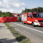 19.05.2018 Miedziana Góra. Wypadek. Samochód osobowy zderzył się z samochodem ciężarowym. Zginęły dwie osoby, dwie zostały ranne / Jarosław Kubalski / Radio Kielce