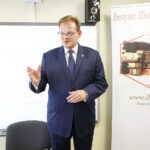 25.05.2018 Wólka Milanowska. Jan Józef Kasprzyk, szef Urzędu do Spraw Kombatantów i Osób Represjonowanych spotkał się z historykami i działaczami opozycji antykomunistycznej / Jarosław Kubalski / Radio Kielce