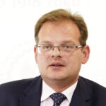 25.05.2018 Wólka Milanowska. Jan Józef Kasprzyk, szef Urzędu do Spraw Kombatantów i Osób Represjonowanych spotkał się z historykami i działaczami opozycji antykomunistycznej / Jarosław Kubalski / Radio Kielce