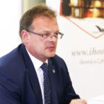 25.05.2018 Wólka Milanowska. Jan Józef Kasprzyk, szef Urzędu do Spraw Kombatantów i Osób Represjonowanych spotkał się z historykami i działaczami opozycji antykomunistycznej / Jarosław Kubalski / Radio Kielce