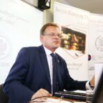 25.05.2018 Wólka Milanowska. Jan Józef Kasprzyk, szef Urzędu do Spraw Kombatantów i Osób Represjonowanych spotkał się z historykami i działaczami opozycji antykomunistycznej / Jarosław Kubalski / Radio Kielce