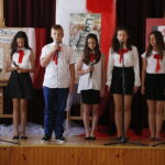 28.05.2018 Piekoszów. Sesja rady gminy. Nadanie patronów szkołom w gminie. Występ szkoły podstawowej z Micigozdu / Jarosław Kubalski / Radio Kielce