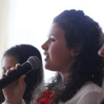 28.05.2018 Piekoszów. Sesja rady gminy. Nadanie patronów szkołom w gminie. Występ szkoły podstawowej z Micigozdu / Jarosław Kubalski / Radio Kielce