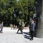 Centralne obchody Dnia Weterana w Kielcach. Złożenie kwiatów pod pomnikiem AK / Jarosław Kubalski / Radio Kielce