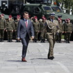 Centralne obchody Dnia Weterana w Kielcach. Uroczystości na placu Wolności. Minister obrony narodowej Mariusz Błaszczak / Jarosław Kubalski / Radio Kielce