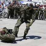 Centralne obchody Dnia Weterana w Kielcach. Uroczystości na placu Wolności. Pokaz sztuk walki / Jarosław Kubalski / Radio Kielce