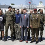 Centralne obchody Dnia Weterana w Kielcach. Uroczystości na placu Wolności. Minister obrony narodowej Mariusz Błaszczak / Jarosław Kubalski / Radio Kielce