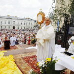 31.05.2018 Kielce. Procesja Bożego Ciała. Biskup Jan Piotrowski / Jarosław Kubalski / Radio Kielce