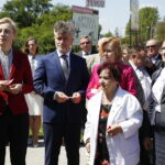 20.05.2018 Końskie. Nadanie imienia Przemysława Gosiewskiego rondu u zbiegu ulic Warszawskiej i Staszica. Europoseł Beata Gosiewska, senator Krzysztof Słoń, poseł Anna Krupka, Jadwiga Gosiewska i wojewoda Agata Wojtyszek / Jarosław Kubalski / Radio Kielce