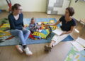 19.05.2018 Kielce. Dzień otwarty w Miejski Zespole Poradni Psychologiczno - Pedagogicznych. Ilona Gałat z synkiem Albertem i Małgorzata Grzegorzewska pedagog, terapeuta integracji sensorycznej / Jarosław Kubalski / Radio Kielce