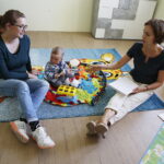 19.05.2018 Kielce. Dzień otwarty w Miejski Zespole Poradni Psychologiczno - Pedagogicznych. Ilona Gałat z synkiem Albertem i Małgorzata Grzegorzewska pedagog, terapeuta integracji sensorycznej / Jarosław Kubalski / Radio Kielce