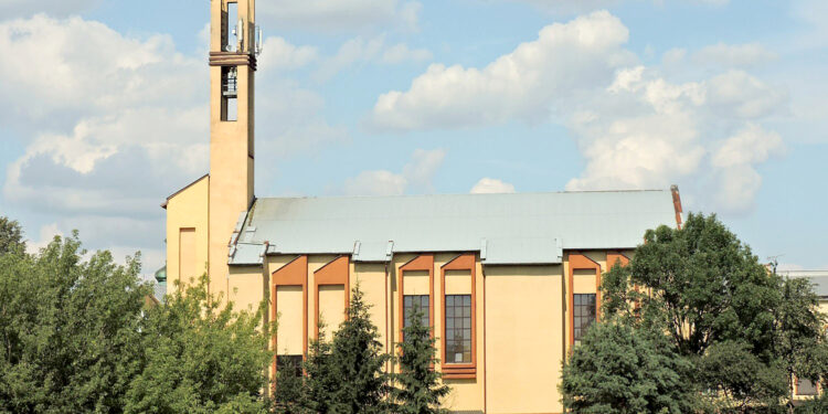 Kościół św. Józefa Oblubieńca w Skarżysku-Kamiennej / http://fotopolska.eu
