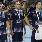 Finał Pucharu Polski piłkarzy ręcznych: PGE Vive Kielce - Azoty Puławy. Zawodnicy Azotów ze srebrnymi medalami / Krzysztof Bujnowicz / Radio Kielce