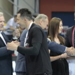 Finał Pucharu Polski piłkarzy ręcznych: PGE Vive Kielce - Azoty Puławy. Dekoracja zawodników PGE Vive / Krzysztof Bujnowicz / Radio Kielce