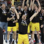 Finał PP piłkarzy ręcznych: PGE Vive Kielce - Azoty Puławy. Vive z Pucharem Polski / Krzysztof Bujnowicz / Radio Kielce