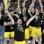 Finał PP piłkarzy ręcznych: PGE Vive Kielce - Azoty Puławy. Vive z Pucharem Polski / Krzysztof Bujnowicz / Radio Kielce