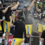 Finał PP piłkarzy ręcznych: PGE Vive Kielce - Azoty Puławy. Vive z Pucharem Polski / Krzysztof Bujnowicz / Radio Kielce