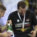 Finał PP piłkarzy ręcznych: PGE Vive Kielce - Azoty Puławy. Vive z Pucharem Polski / Krzysztof Bujnowicz / Radio Kielce