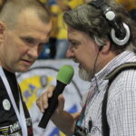 Finał Pucharu Polski piłkarzy ręcznych: PGE Vive Kielce - Azoty Puławy. Red. Marek Cender w rozmowie z II trenerem Vive Tomaszem Strząbałą / Krzysztof Bujnowicz / Radio Kielce
