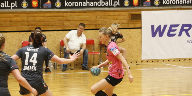 29. kolejka PGNiG Superligi Kobiet: Korona Handball Kielce - UKS PCM Kościerzyna / Marzena Mąkosa / Radio Kielce