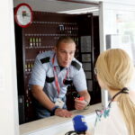 Konferencja prasowa Kukiz'15 przed urzędem marszałkowskim / Marzena Mąkosa / Radio Kielce