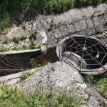 Zanieczyszczona rzeka Silnica przy ulicy Karczunek / Marzena Mąkosa / Radio Kielce