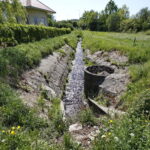 Zanieczyszczona rzeka Silnica przy ulicy Karczunek / Marzena Mąkosa / Radio Kielce