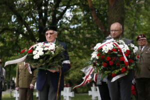 Cmentarz Wojsk Polskich. Obchody Narodowego Dnia Zwycięstwa / Marzena Mąkosa / Radio Kielce