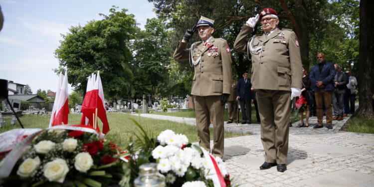 Cmentarz Wojsk Polskich. Obchody Narodowego Dnia Zwycięstwa / Marzena Mąkosa / Radio Kielce