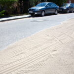 Zanieczyszczone piachem kieleckie ulice / Marzena Mąkosa / Radio Kielce