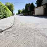 Zanieczyszczone piachem kieleckie ulice / Marzena Mąkosa / Radio Kielce