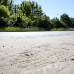 Zanieczyszczone piachem kieleckie ulice / Marzena Mąkosa / Radio Kielce