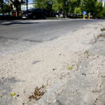 Zanieczyszczone piachem kieleckie ulice / Marzena Mąkosa / Radio Kielce