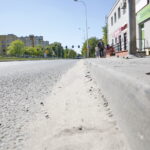 Zanieczyszczone piachem kieleckie ulice / Marzena Mąkosa / Radio Kielce