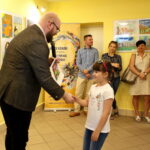 Wręczenie nagród i prezentacja prac z konkursu plastycznego "Z literaturą wśród zwierząt" w Miejskiej Bibliotece Publicznej na ulicy Jana Nowaka - Jeziorańskiego / Marzena Mąkosa / Radio Kielce