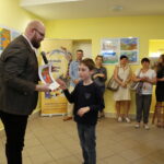 Wręczenie nagród i prezentacja prac z konkursu plastycznego "Z literaturą wśród zwierząt" w Miejskiej Bibliotece Publicznej na ulicy Jana Nowaka - Jeziorańskiego / Marzena Mąkosa / Radio Kielce