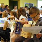 Wręczenie nagród i prezentacja prac z konkursu plastycznego "Z literaturą wśród zwierząt" w Miejskiej Bibliotece Publicznej na ulicy Jana Nowaka - Jeziorańskiego / Marzena Mąkosa / Radio Kielce
