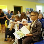 Wręczenie nagród i prezentacja prac z konkursu plastycznego "Z literaturą wśród zwierząt" w Miejskiej Bibliotece Publicznej na ulicy Jana Nowaka - Jeziorańskiego / Marzena Mąkosa / Radio Kielce