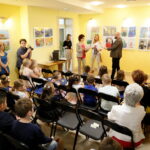 Wręczenie nagród i prezentacja prac z konkursu plastycznego "Z literaturą wśród zwierząt" w Miejskiej Bibliotece Publicznej na ulicy Jana Nowaka - Jeziorańskiego / Marzena Mąkosa / Radio Kielce