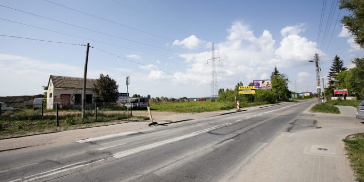 Miejsce gdzie będą prowadzone wykopy gruntów i budowa dróg dojazdowych pod powstające na Malikowie centrum logistyczne / Marzena Mąkosa / Radio Kielce