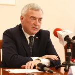 Podsumowanie I edycji Świętokrzyskiej Olimpiady Wiedzy Konsumenckiej organizowanej przez Wojewódzki Inspektorat Inspekcji Handlowej w Kielcach. Andrzej Bętkowski - wicewojewoda świętokrzyski / Marzena Mąkosa / Radio Kielce