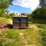 Dzikie wysypiska śmieci przy ogródkach działkowych / Marzena Mąkosa / Radio Kielce