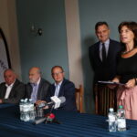 Przekazanie umowy na dofinansowanie projektu Parku Dziedzictwa Gór Świętokrzyskich na terenie Nowej Słupi / Marzena Mąkosa / Radio Kielce