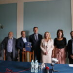 Przekazanie umowy na dofinansowanie projektu Parku Dziedzictwa Gór Świętokrzyskich na terenie Nowej Słupi / Marzena Mąkosa / Radio Kielce