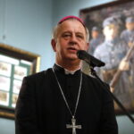 Wernisaż wystawy "Naród Niezłomny" w Muzeum Diecezjalnym w Kielcach. Biskup Jan Piotrowski / Marzena Mąkosa / Radio Kielce