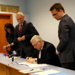 Podpisanie umów w ramach programu Maluch + / Marzena Mąkosa / Radio Kielce