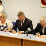 Podpisanie umów w ramach programu Maluch + / Marzena Mąkosa / Radio Kielce