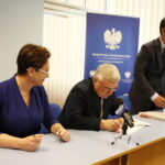Podpisanie umów w ramach programu Maluch + / Marzena Mąkosa / Radio Kielce